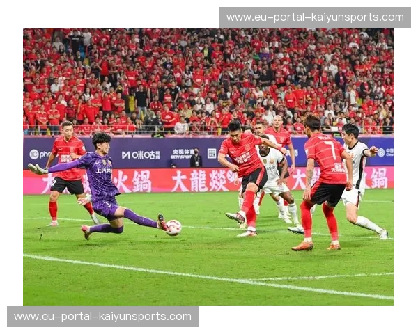 开云体育边路传中：掌握足球进攻新战术，赢得每场比赛